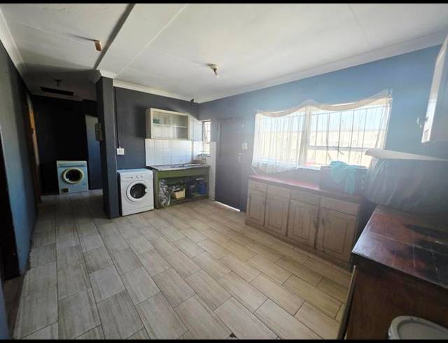 5 BEDROOM HOUSE FOR SALE IN KLOPPERPARK